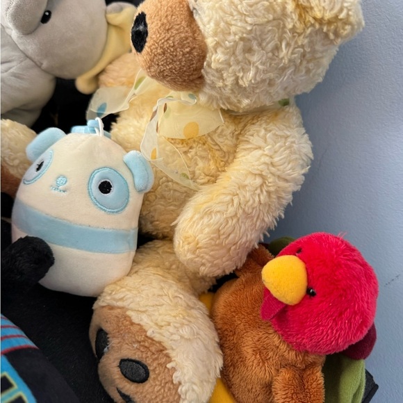 Stuffie Lot! 6 stuffed animals packaged for your little one. Like new. - Picture 4 of 6
